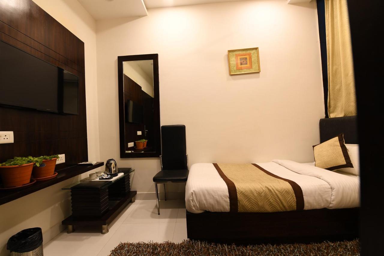 Madhav Muskan Residency Mathura Ngoại thất bức ảnh