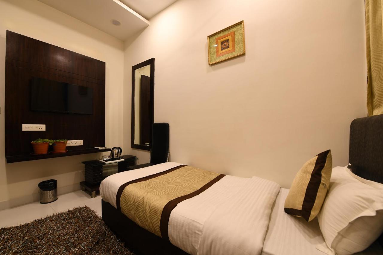 Madhav Muskan Residency Mathura Ngoại thất bức ảnh